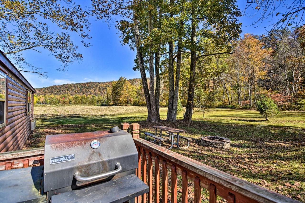 Rural Cabin Hideaway With Fire Pit And Mtn Views! Parsons Zewnętrze zdjęcie